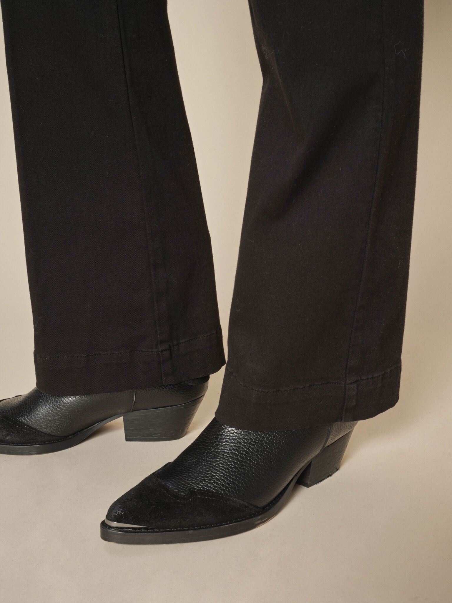 Modelshot / Black / Detail